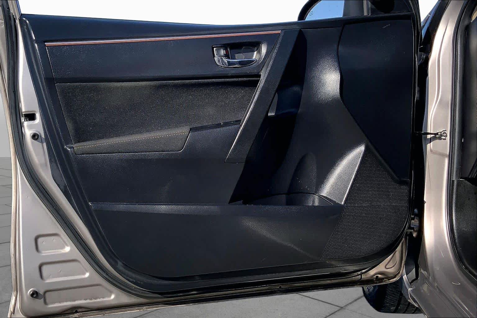 2014 Toyota Corolla photo 21 of 36