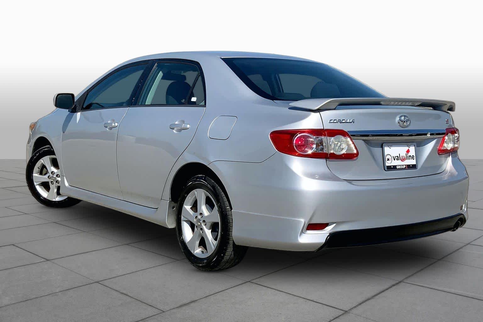 2013 Toyota Corolla photo 12 of 35