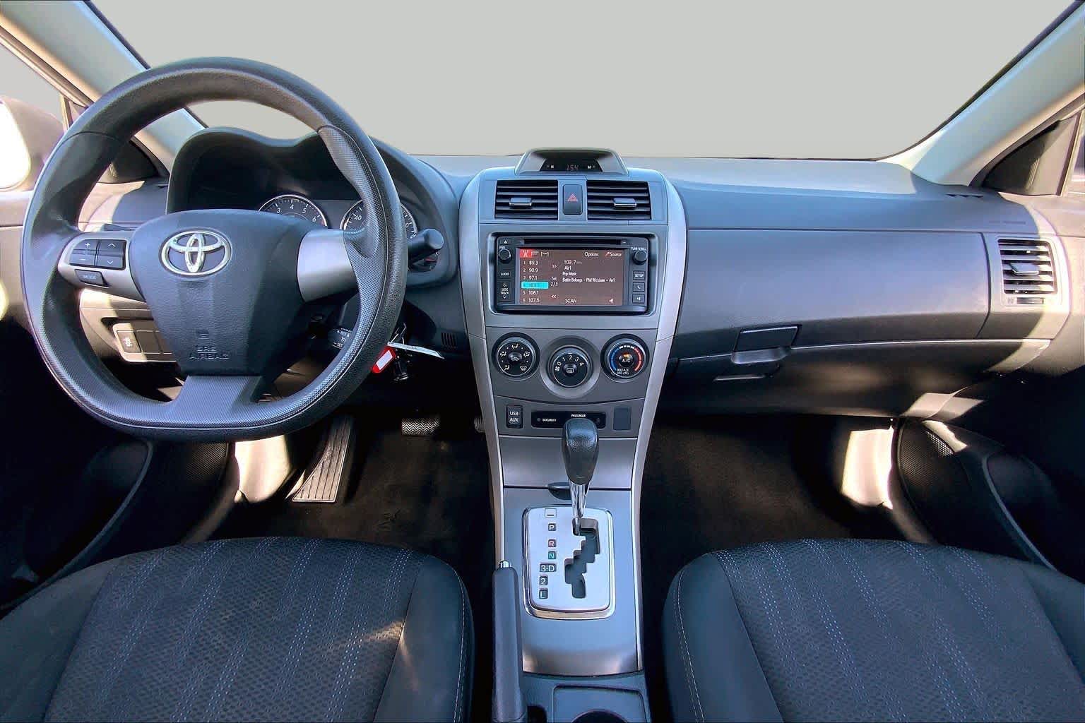 2013 Toyota Corolla photo 15 of 35