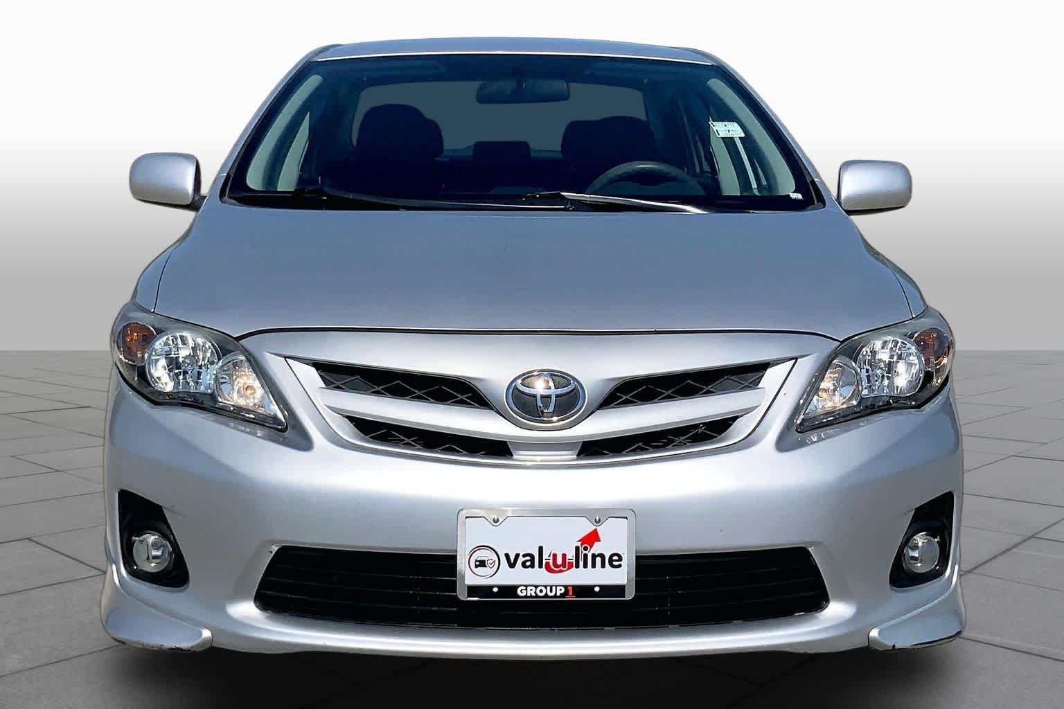 2013 Toyota Corolla photo 4 of 35
