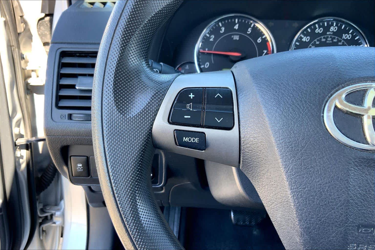 2013 Toyota Corolla photo 23 of 35