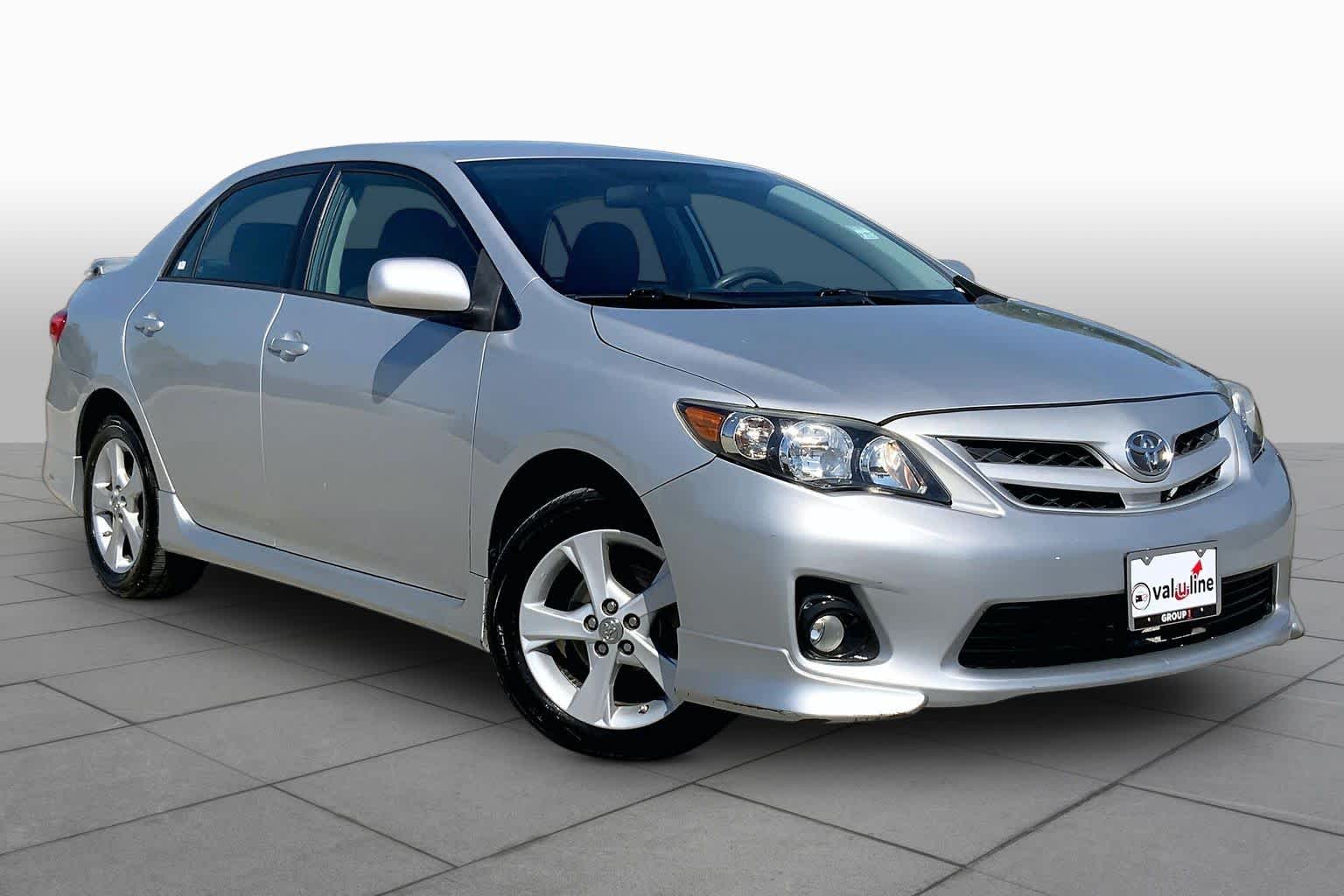 2013 Toyota Corolla photo 3 of 35