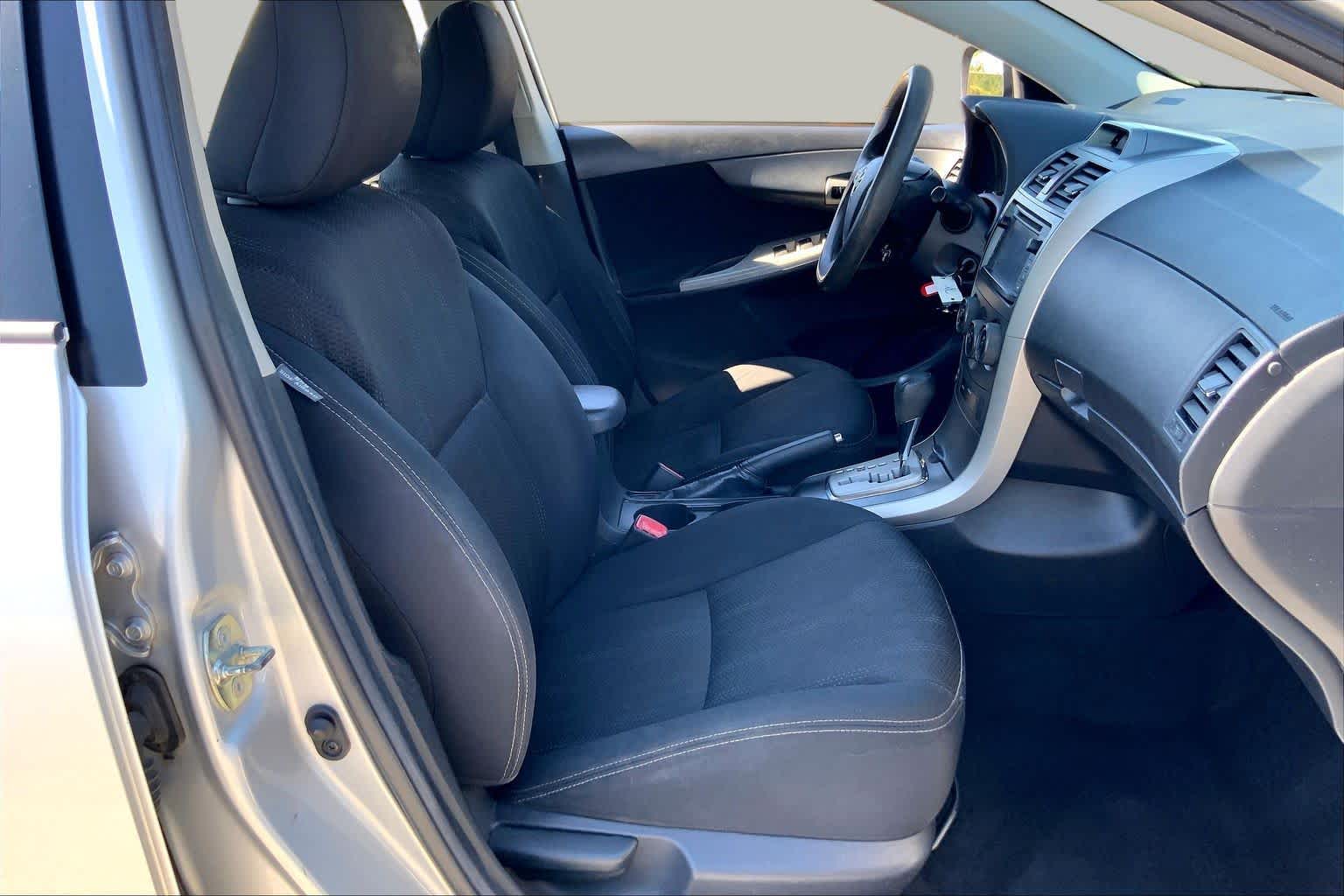2013 Toyota Corolla photo 9 of 35