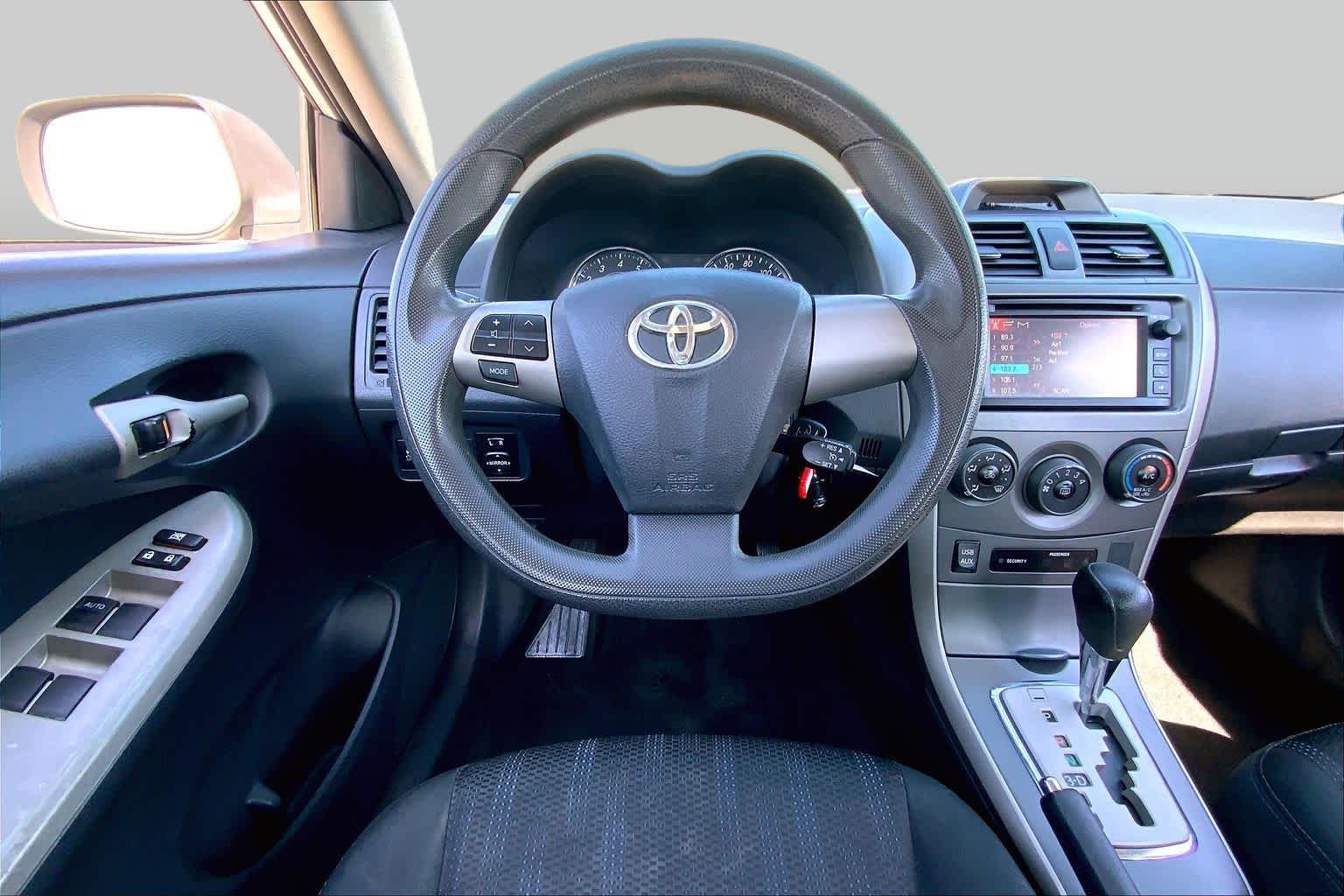 2013 Toyota Corolla photo 6 of 35