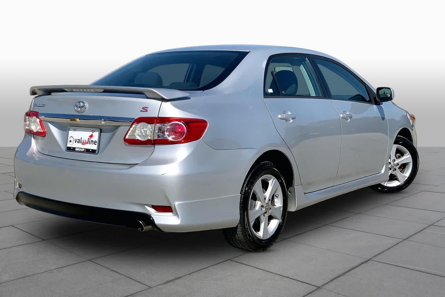 2013 Toyota Corolla photo 13 of 35