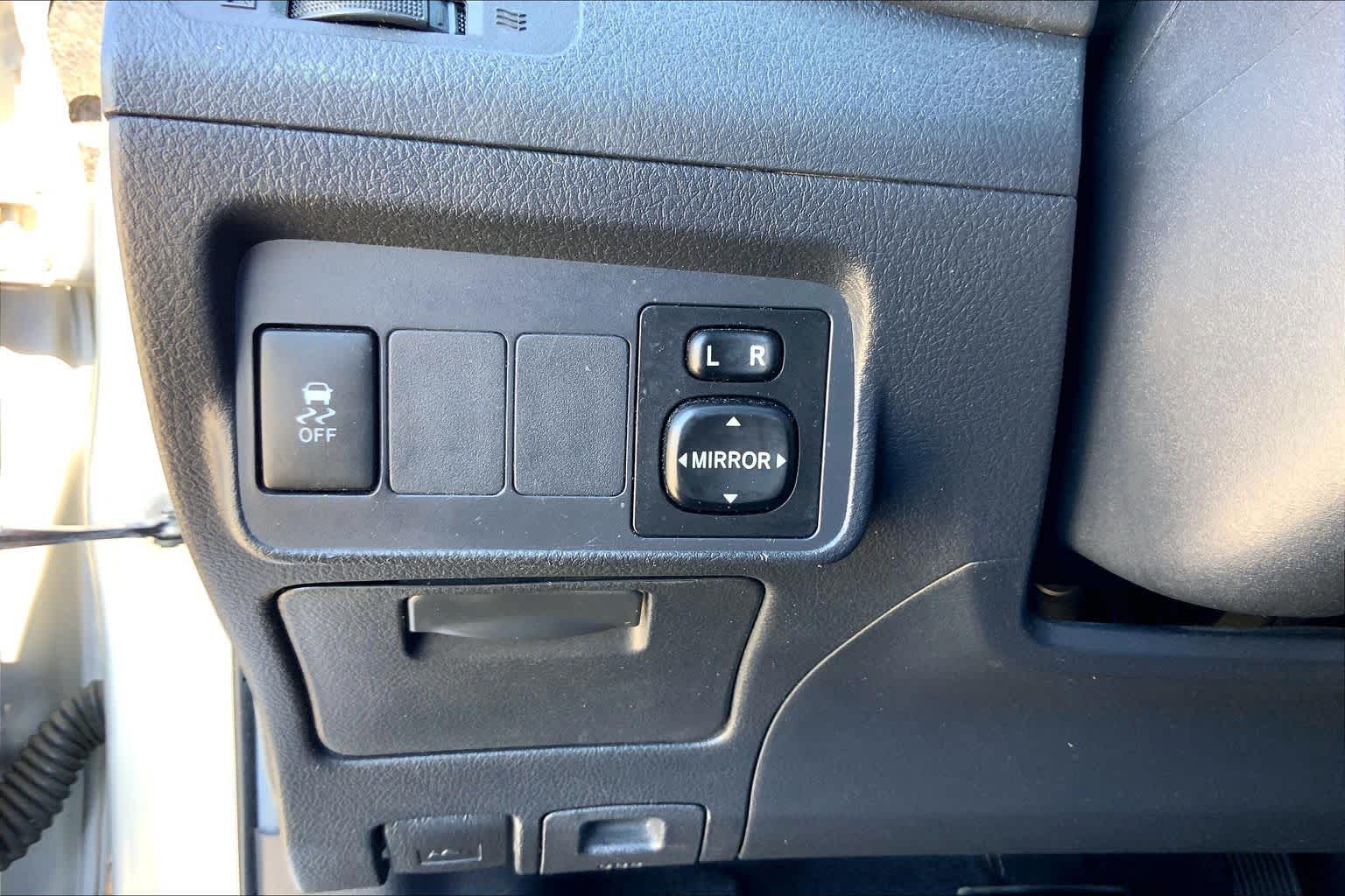 2013 Toyota Corolla photo 32 of 35