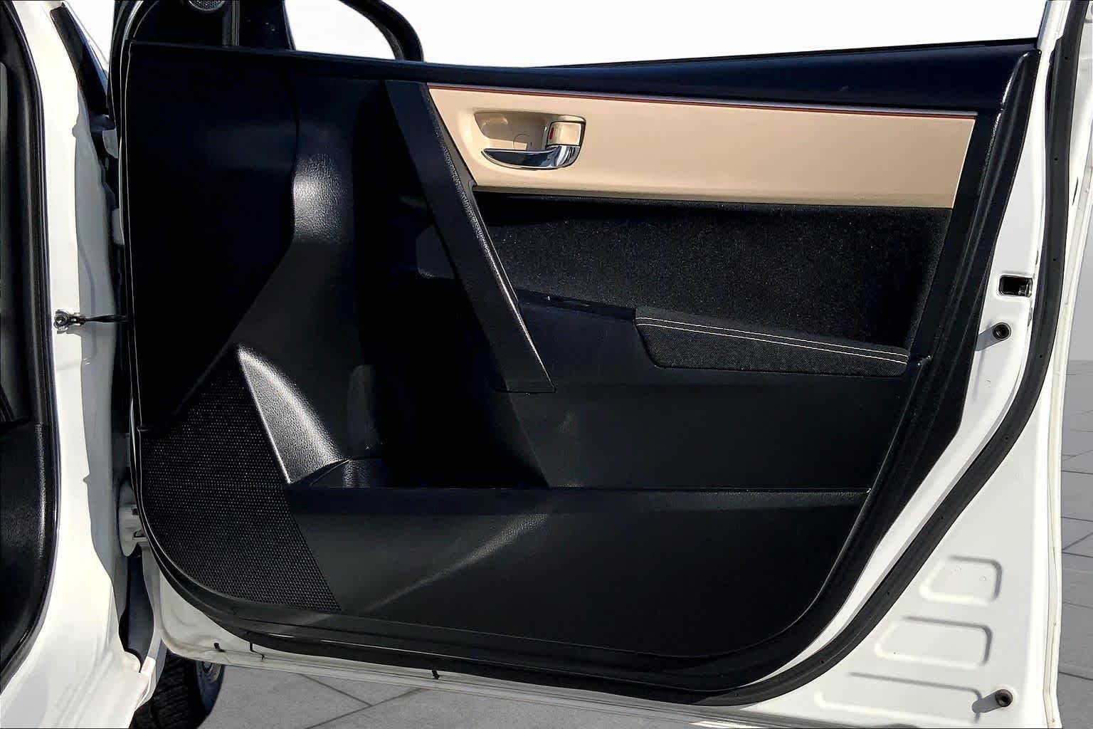 2015 Toyota Corolla LE Super White at AutoNation USA Houston