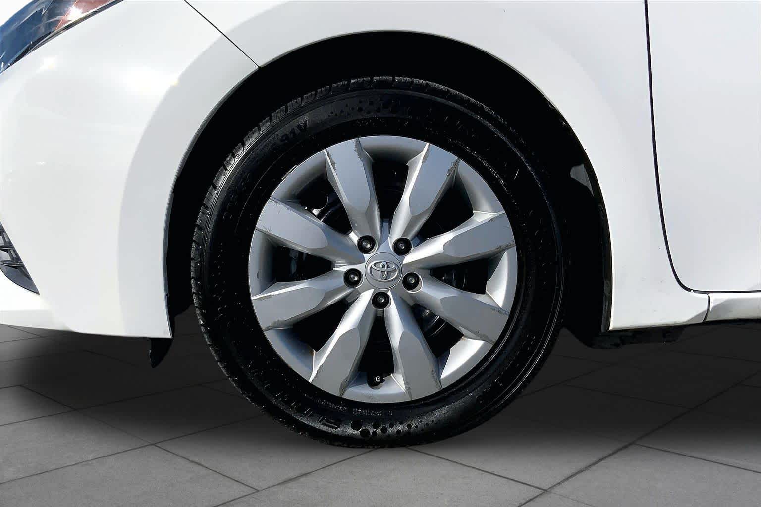 2015 Toyota Corolla LE Super White at AutoNation USA Houston