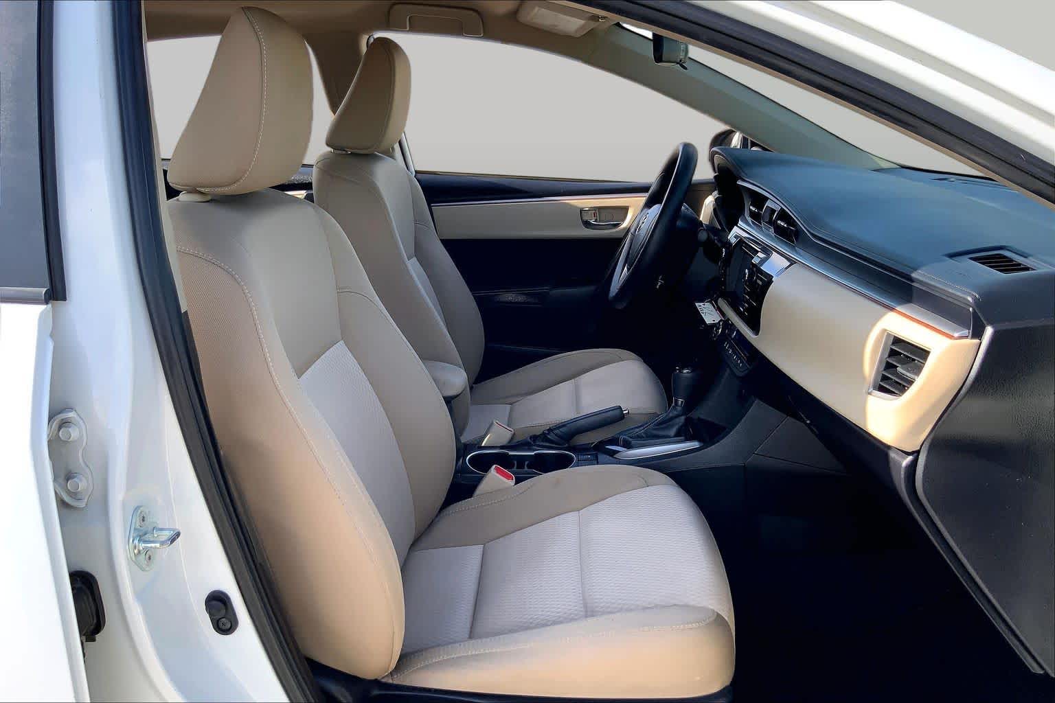 2015 Toyota Corolla LE Super White at AutoNation USA Houston