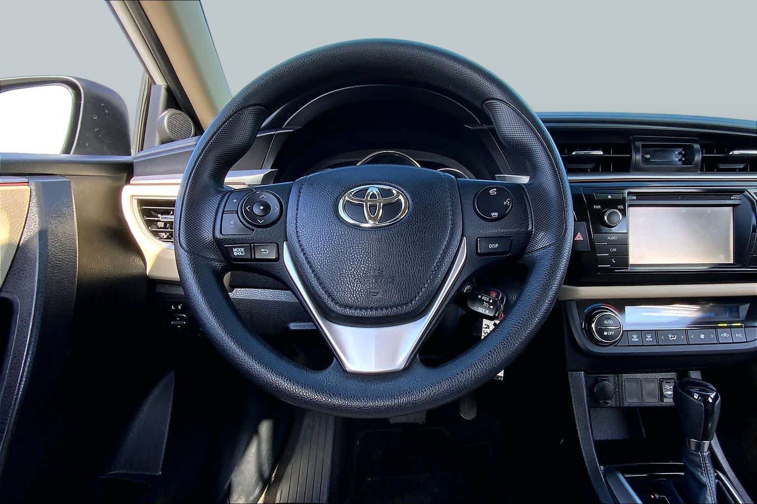 2015 Toyota Corolla LE Super White at AutoNation USA Houston