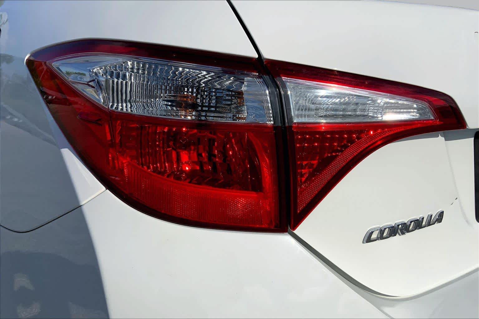 2015 Toyota Corolla LE Super White at AutoNation USA Houston
