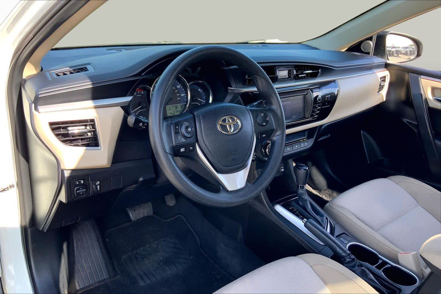 2015 Toyota Corolla LE Super White at AutoNation USA Houston
