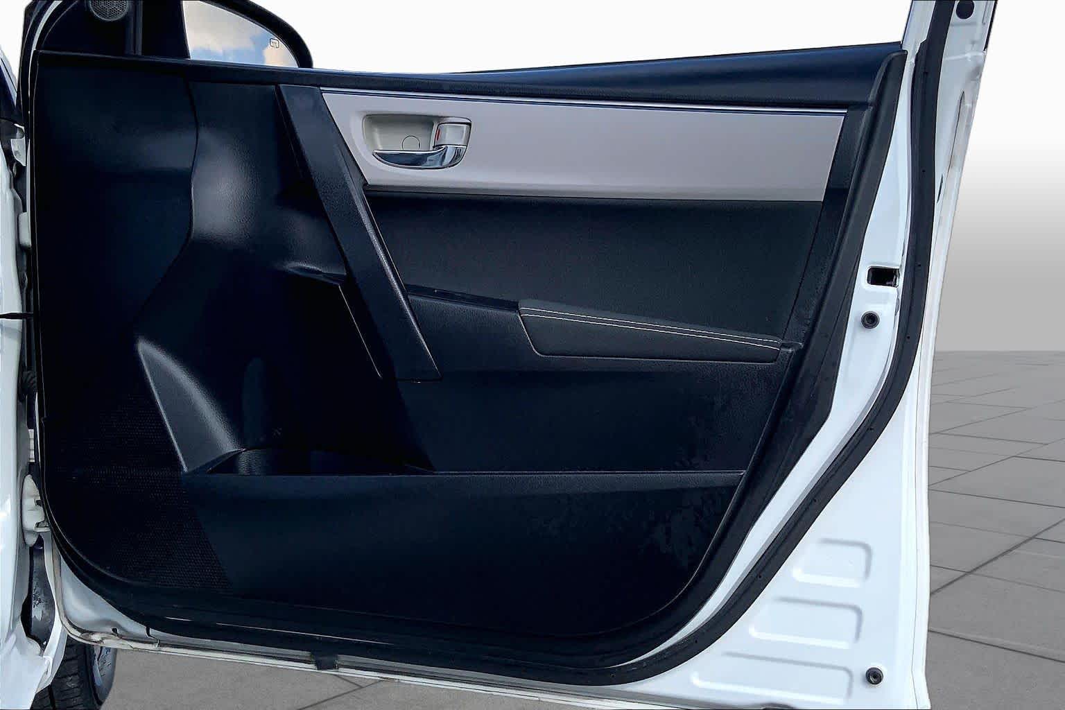 2016 Toyota Corolla LE Super White at Auto Boutique Texas