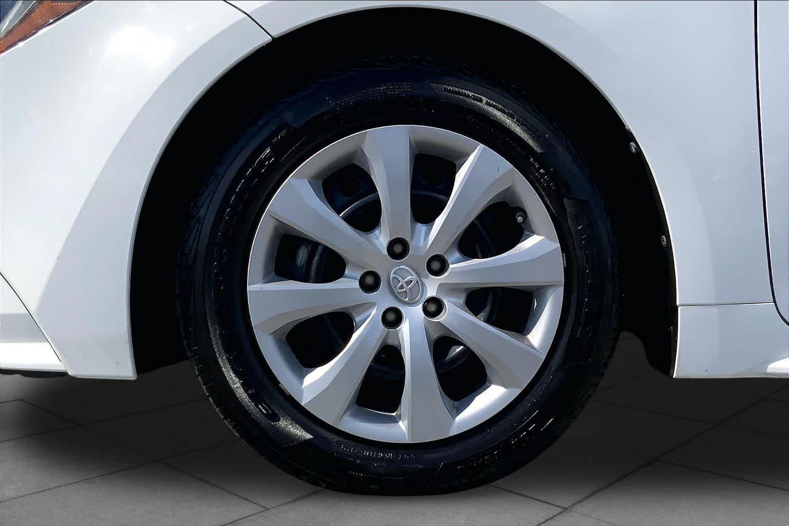 2021 Toyota Corolla photo 11 of 36