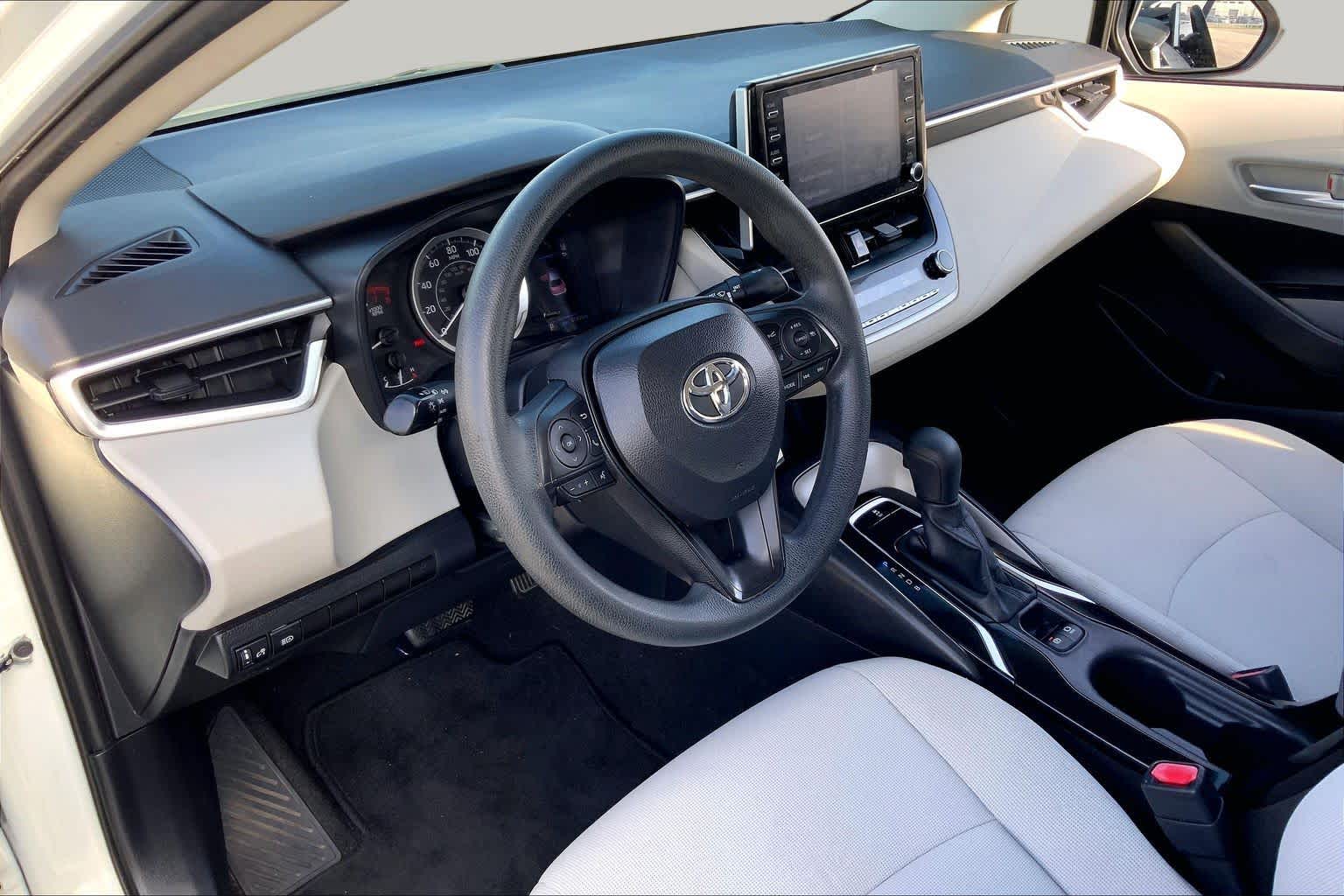 2020 Toyota Corolla LE Super White at AutoNation USA Houston