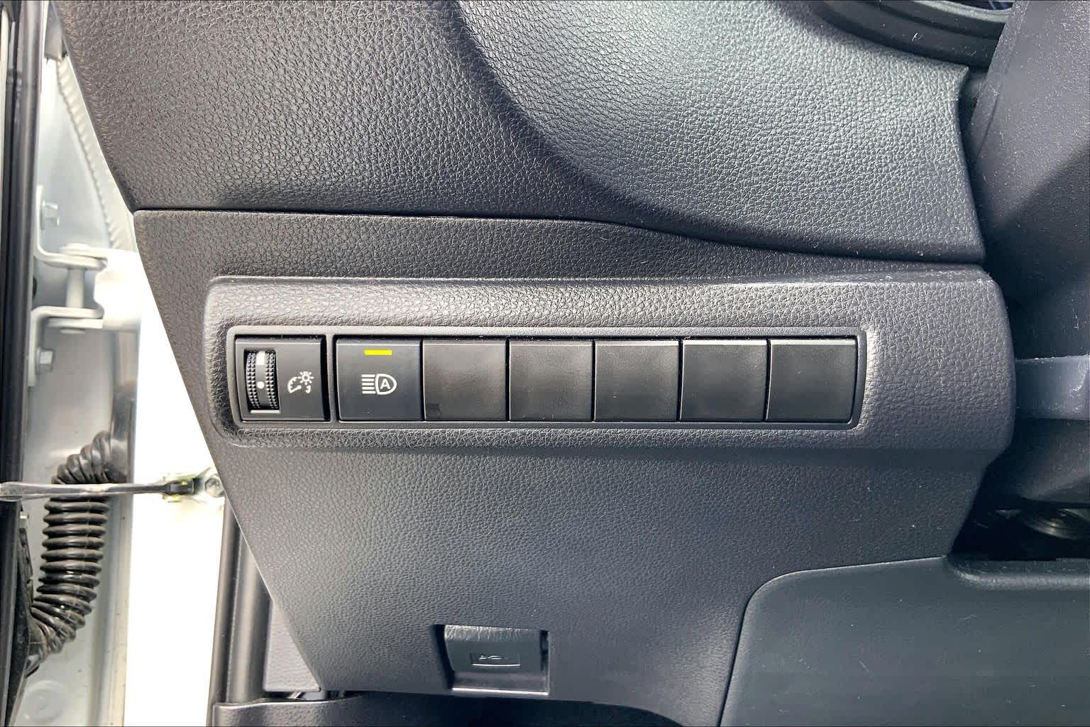 2025 Toyota Corolla SE Wind Chill Pearl at Group 1 Toyota Southwest