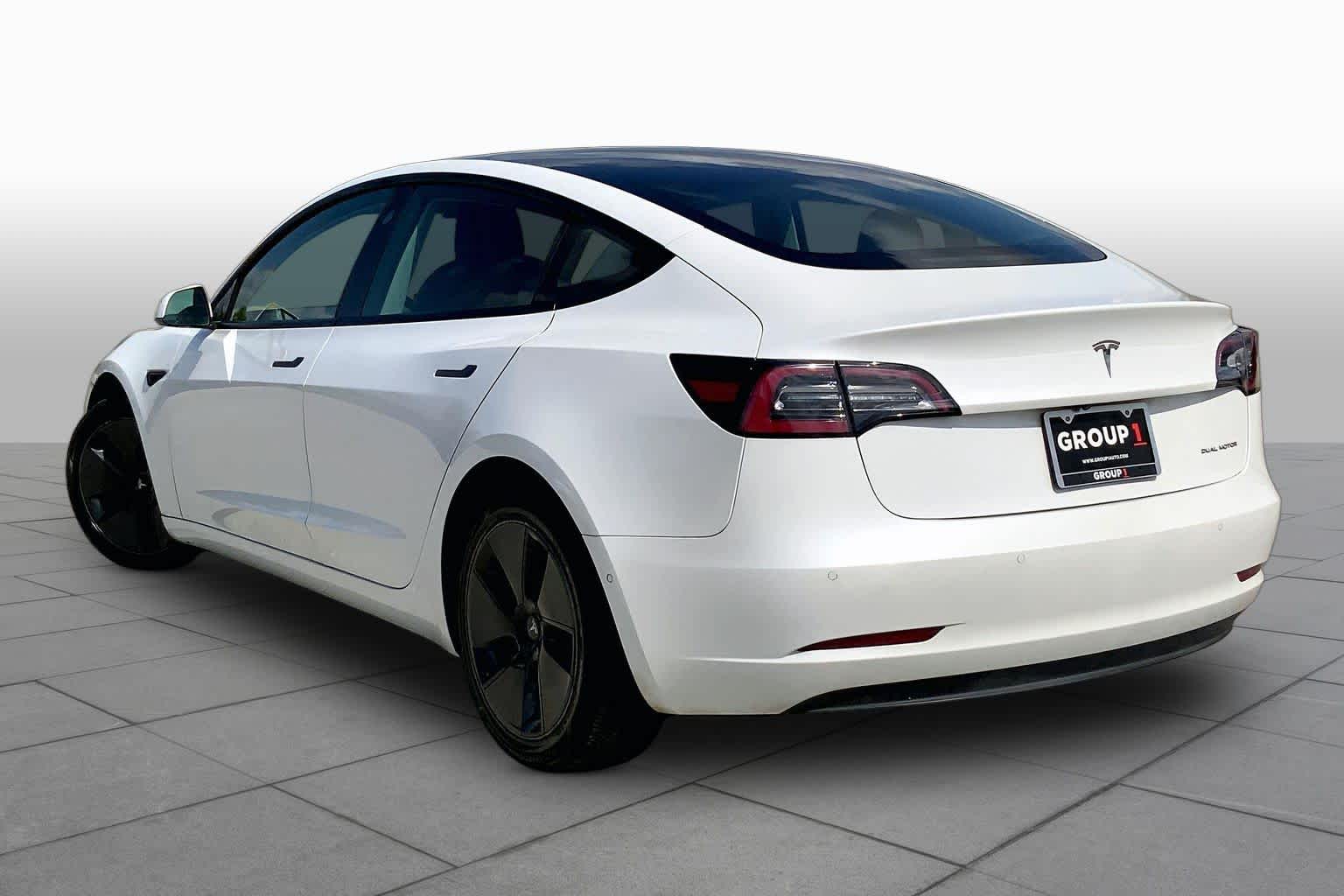 2021 Tesla Model 3 photo 11 of 32