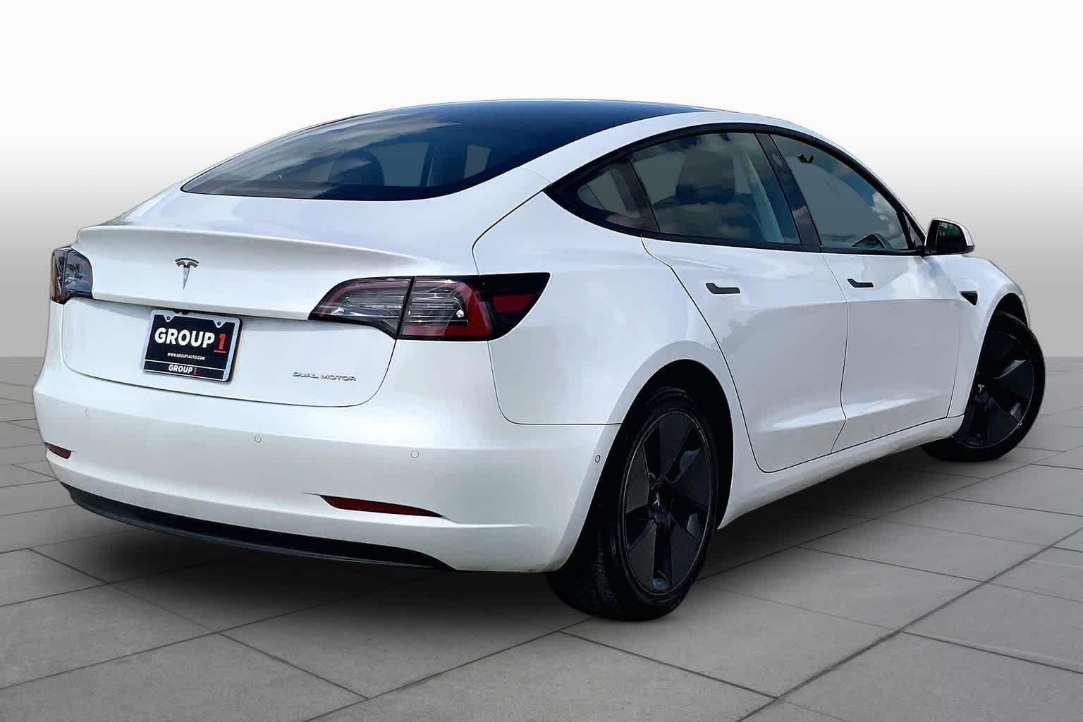 2021 Tesla Model 3 photo 12 of 32