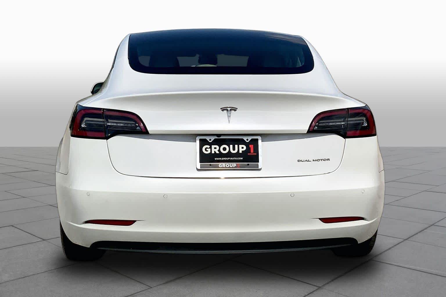 2021 Tesla Model 3 photo 4 of 32