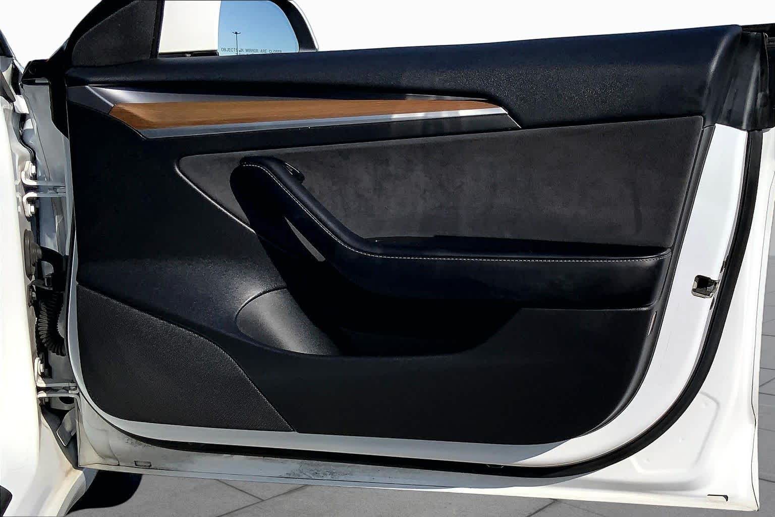 2021 Tesla Model 3 photo 21 of 32