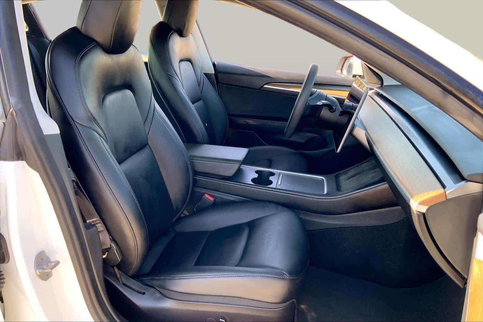 2021 Tesla Model 3 photo 8 of 32