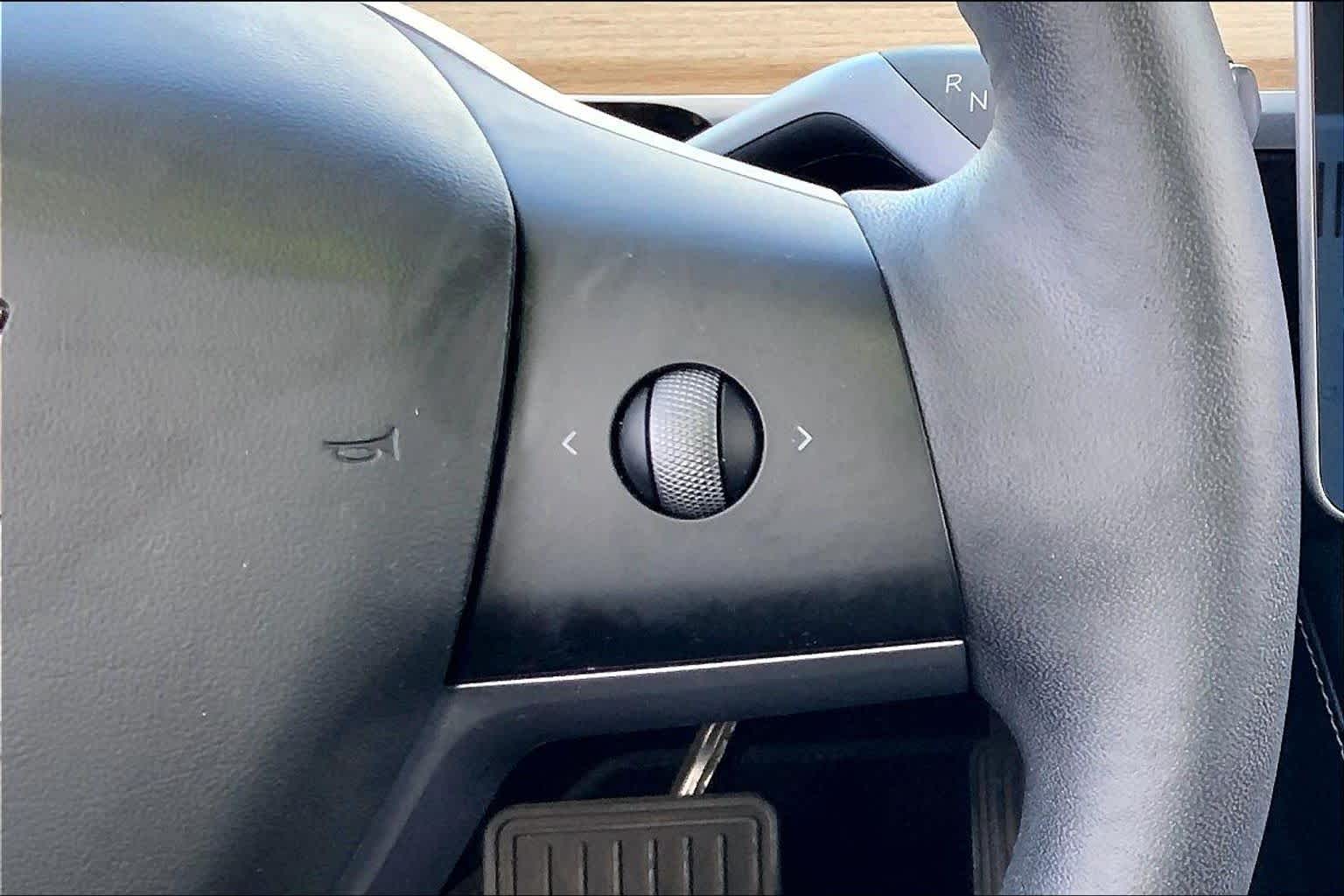 2021 Tesla Model 3 photo 23 of 32