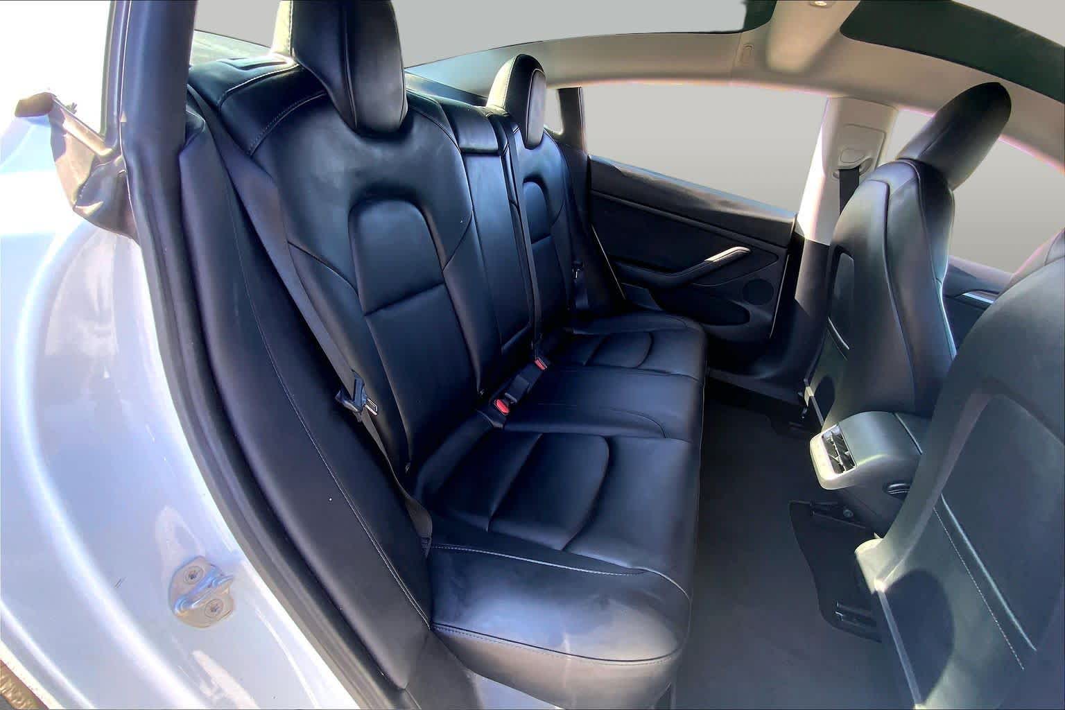 2021 Tesla Model 3 photo 18 of 32