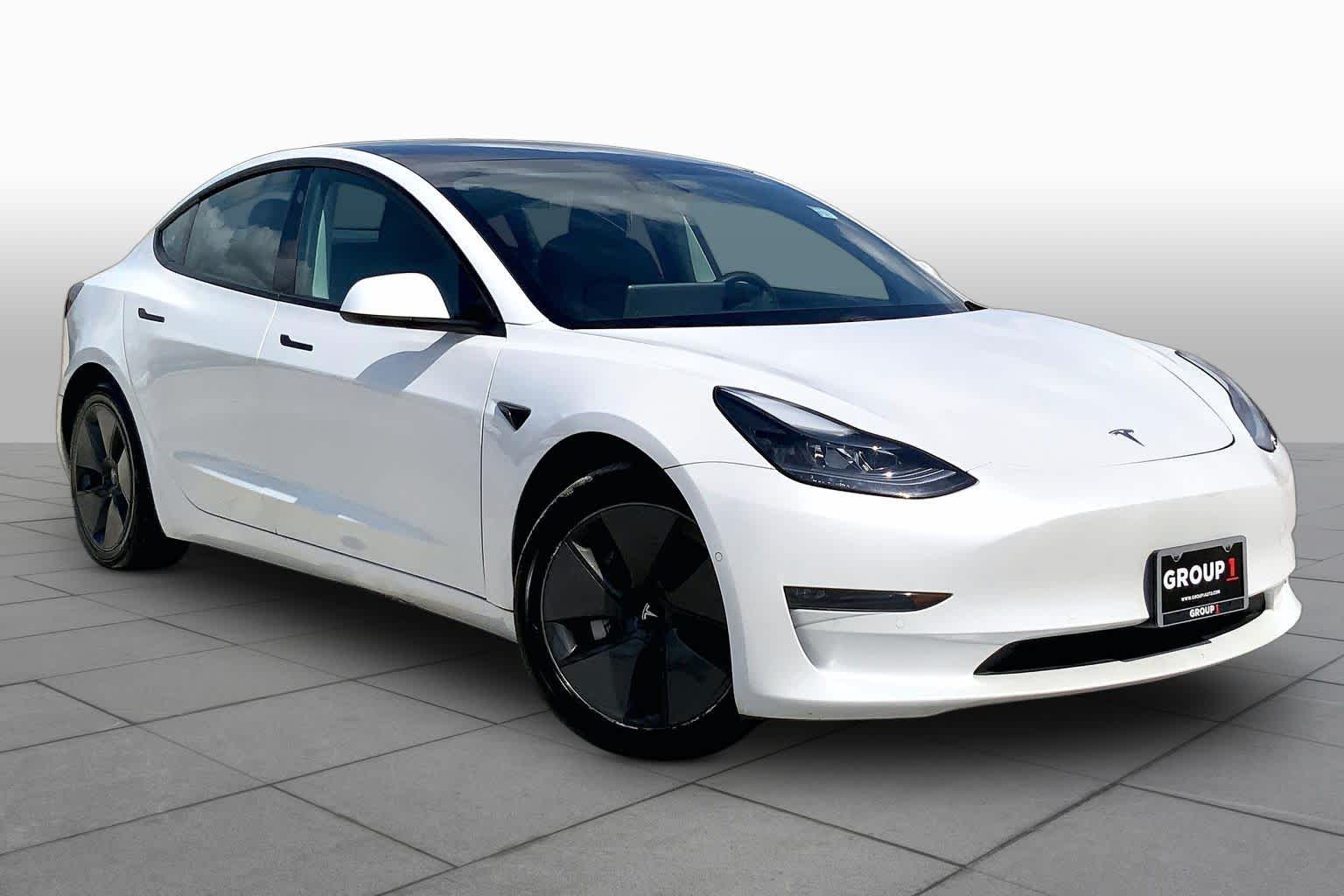 2021 Tesla Model 3 photo 2 of 32
