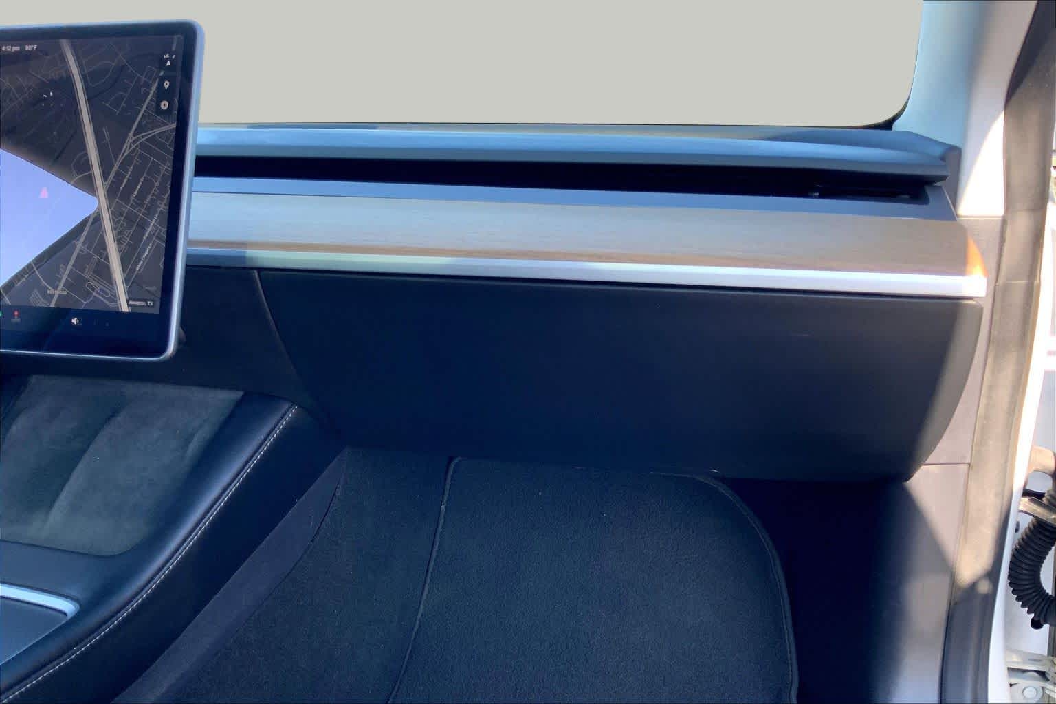 2021 Tesla Model 3 photo 17 of 32