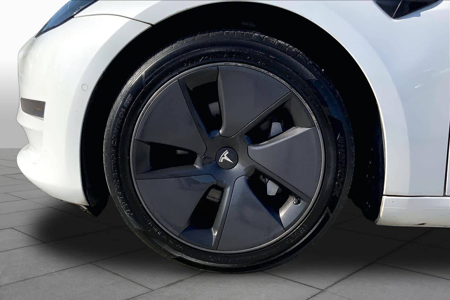 2021 Tesla Model 3 photo 10 of 32