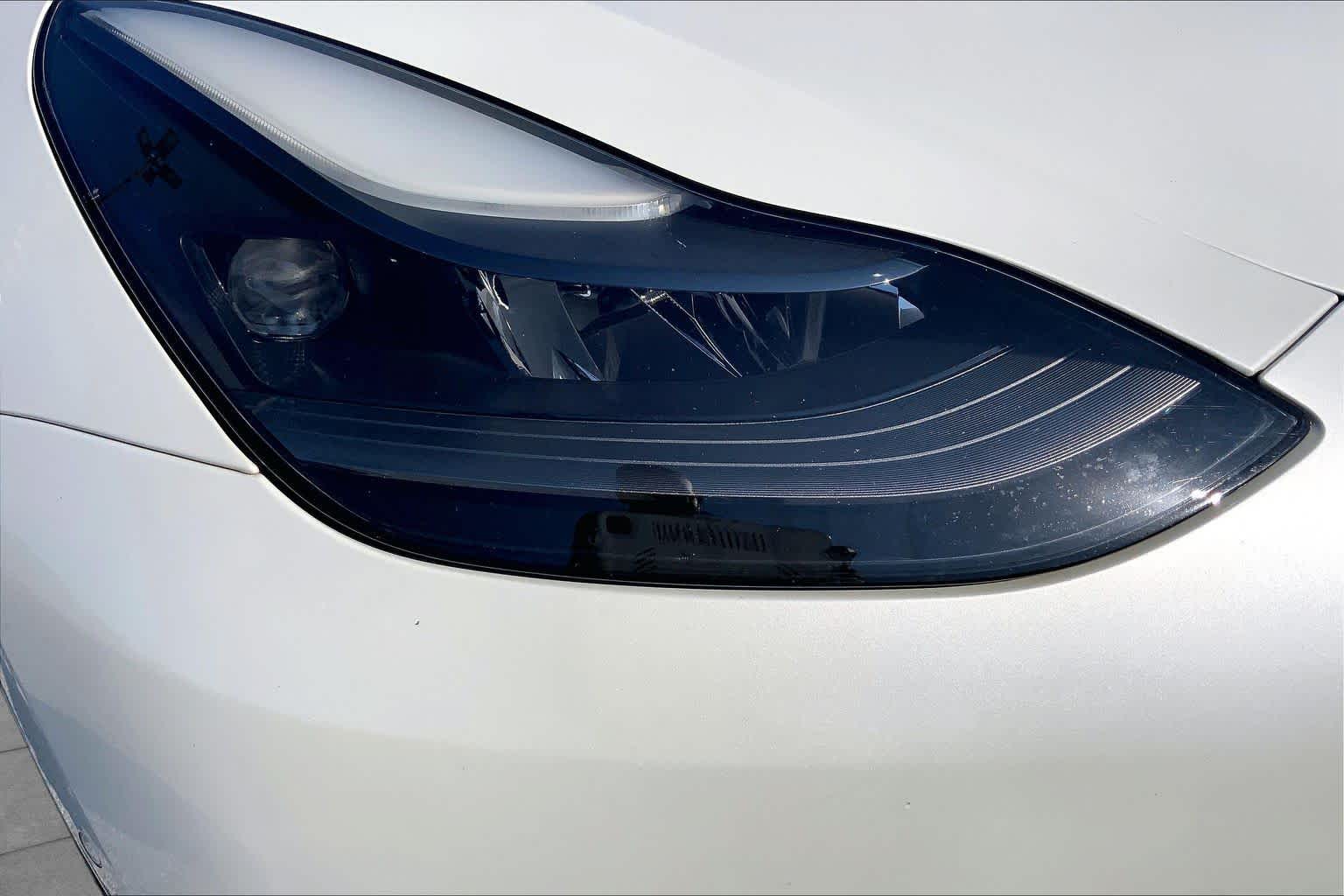 2021 Tesla Model 3 photo 25 of 32