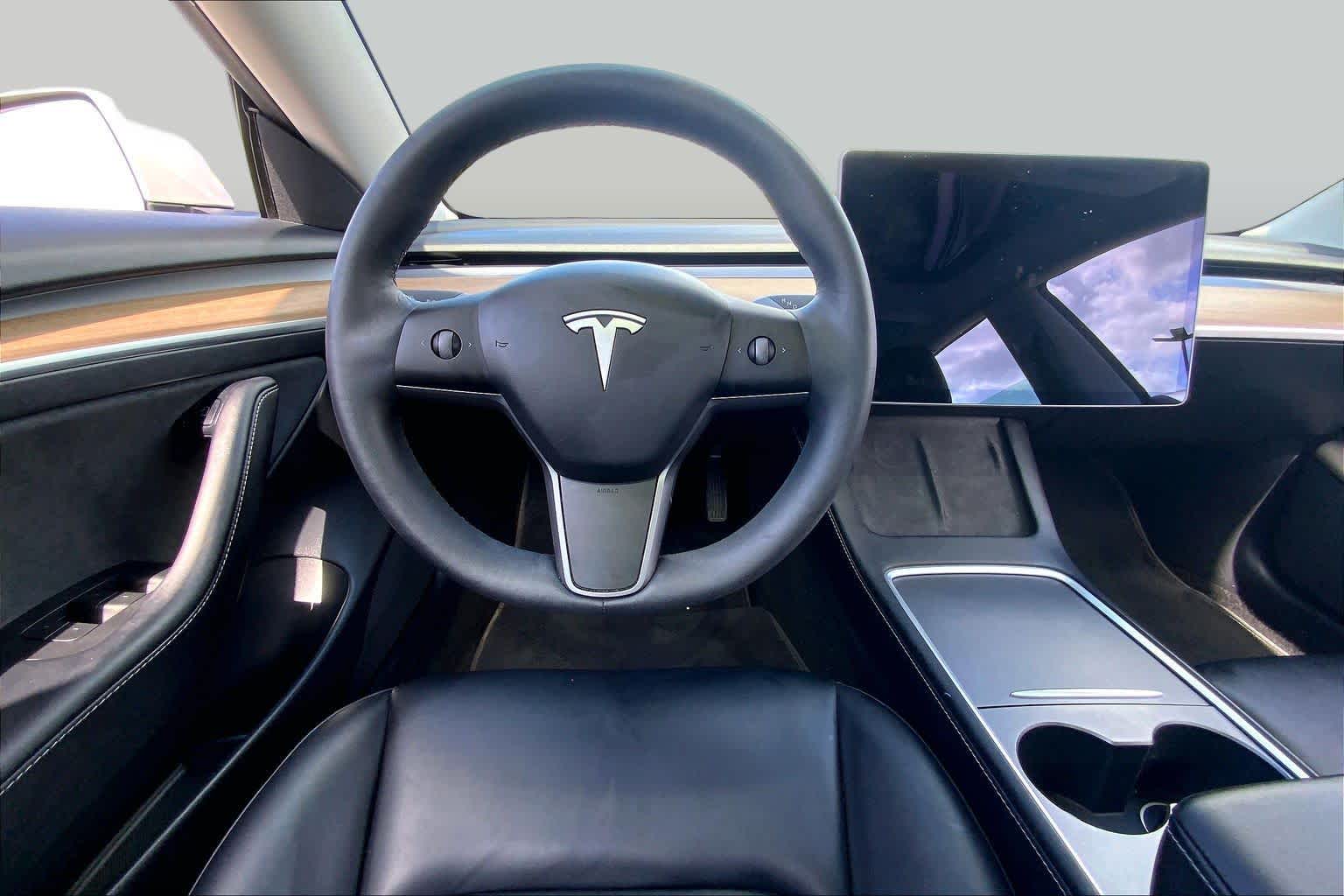2021 Tesla Model 3 photo 5 of 32