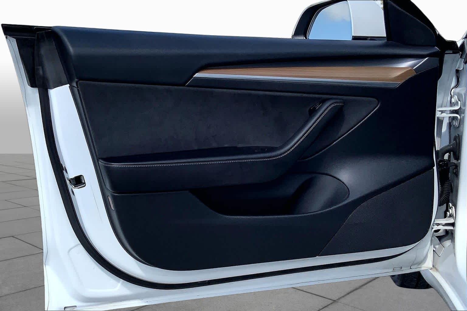 2021 Tesla Model 3 photo 20 of 32