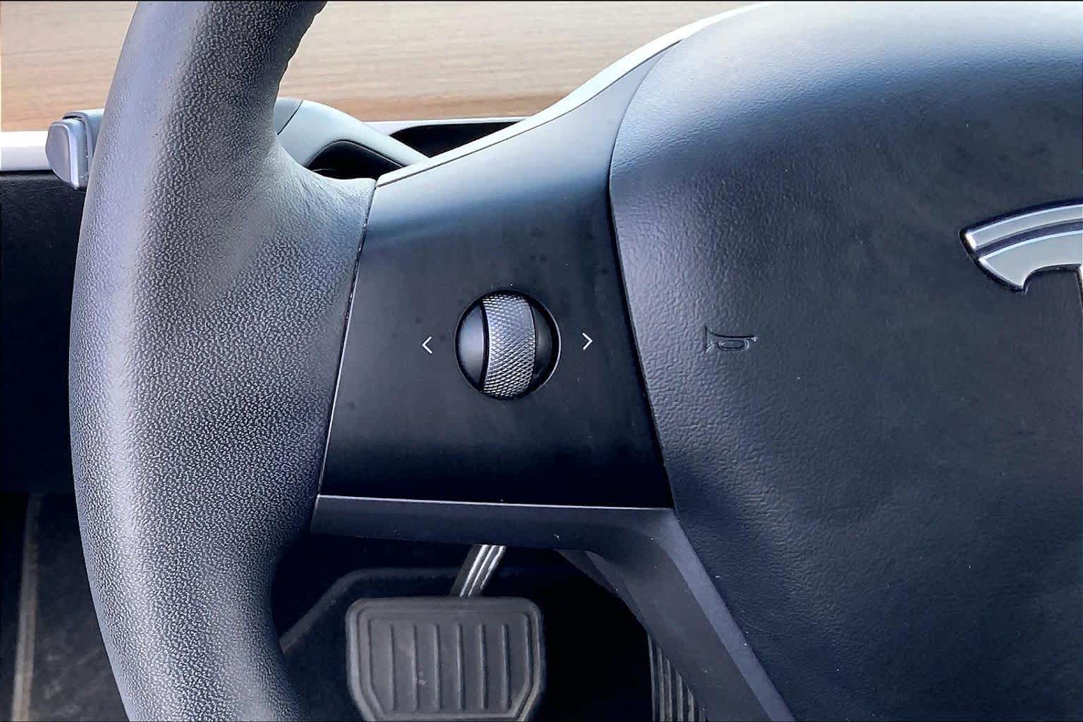 2021 Tesla Model 3 photo 22 of 32
