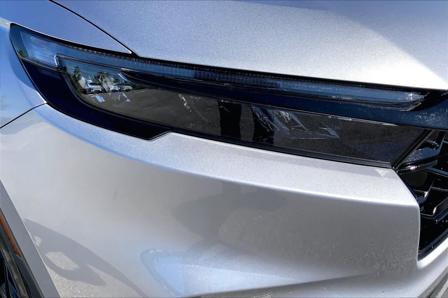 2025 Honda CR-V Hybrid photo 27 of 36