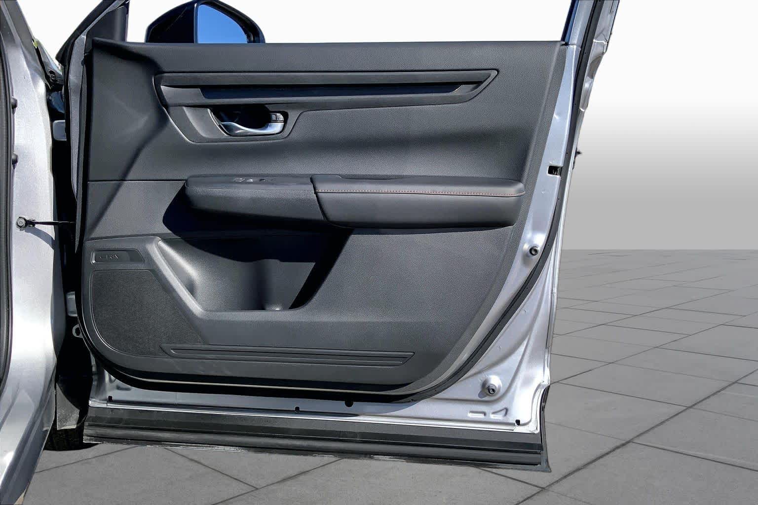 2025 Honda CR-V Hybrid photo 22 of 36