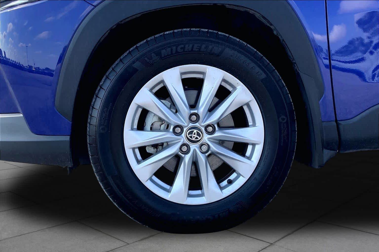 2025 Toyota Corolla Cross photo 11 of 36