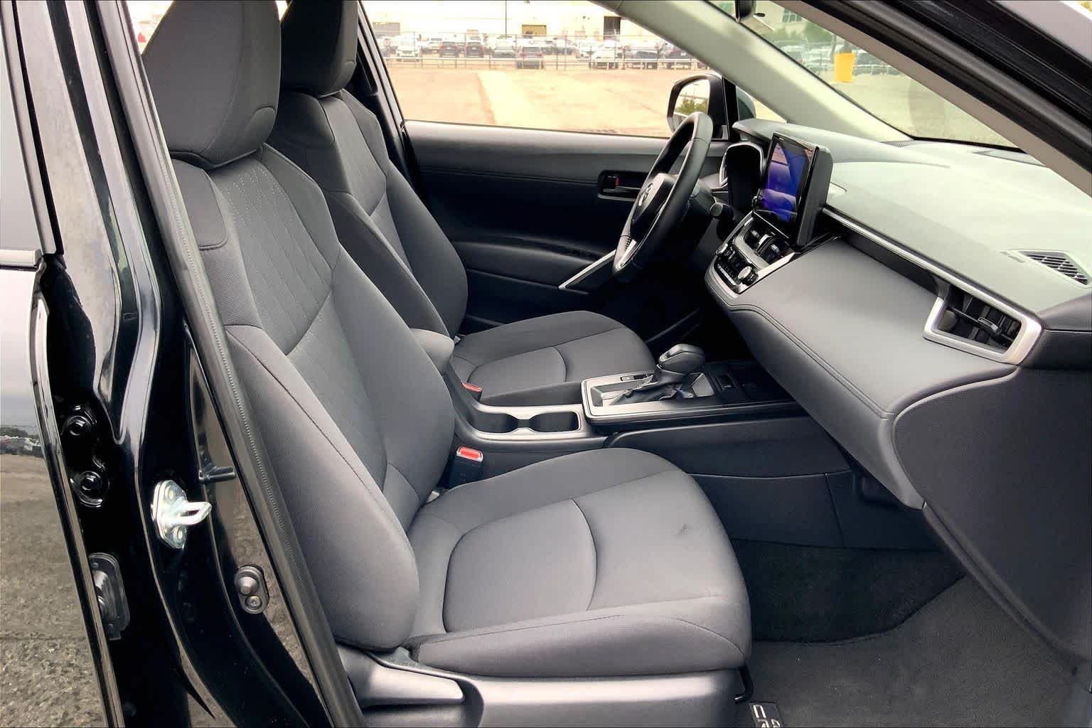 2026 Toyota Corolla Cross LE - 8