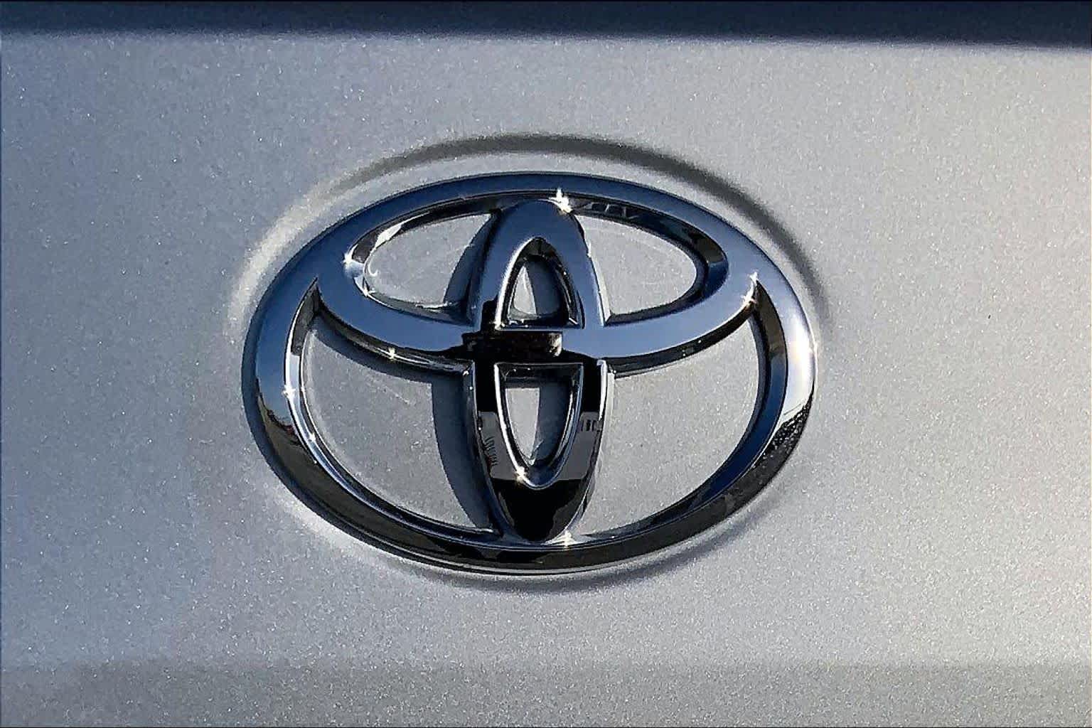 2026 Toyota Corolla Cross XLE Sonic Silver at Group 1 Toyota Southwest