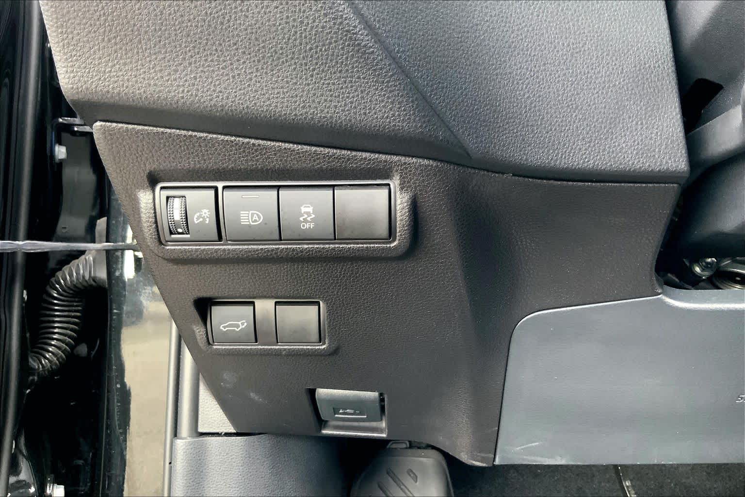 2026 Toyota Corolla Cross photo 33 of 36