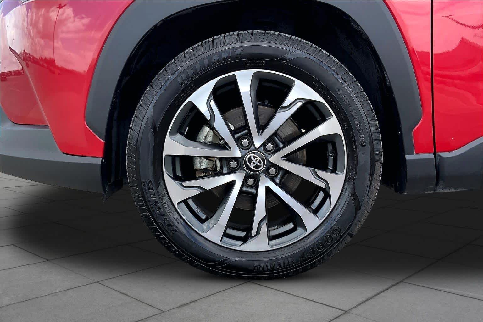 2024 Toyota Corolla Cross XLE - 10