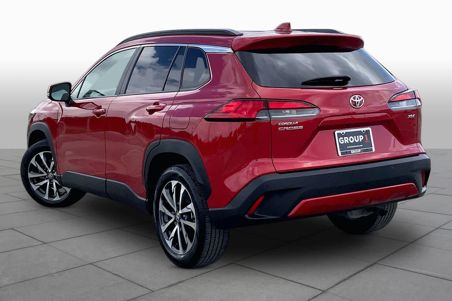 2024 Toyota Corolla Cross XLE - 11