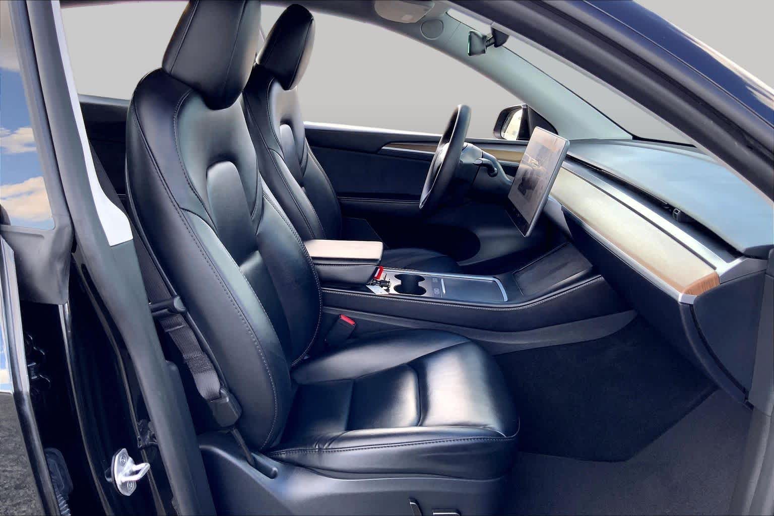 2024 Tesla Model Y photo 8 of 31