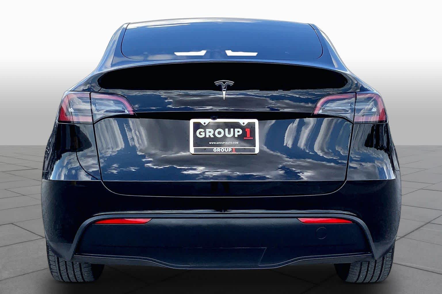 2024 Tesla Model Y photo 4 of 31
