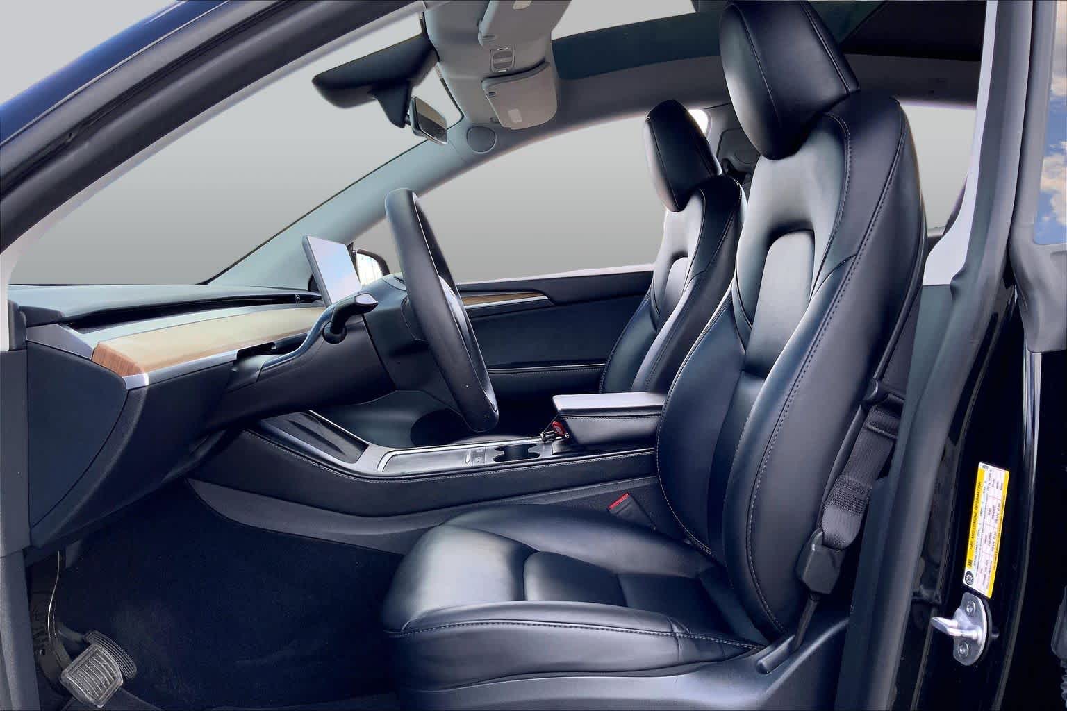 2024 Tesla Model Y photo 7 of 31