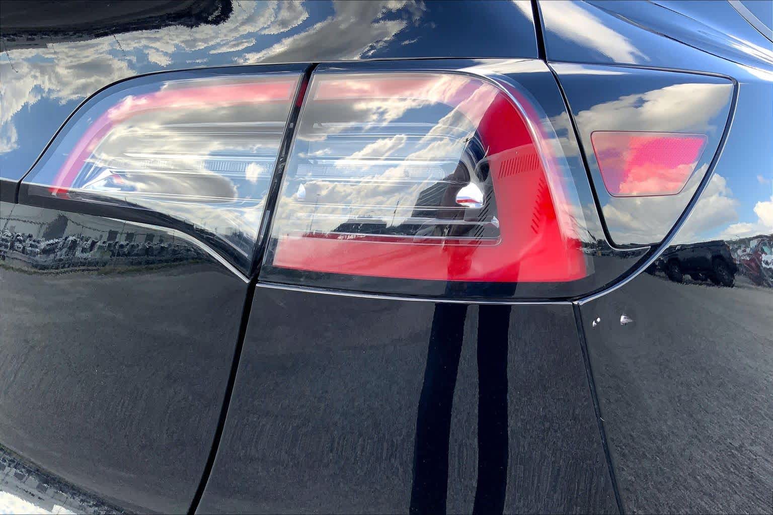 2024 Tesla Model Y photo 9 of 31