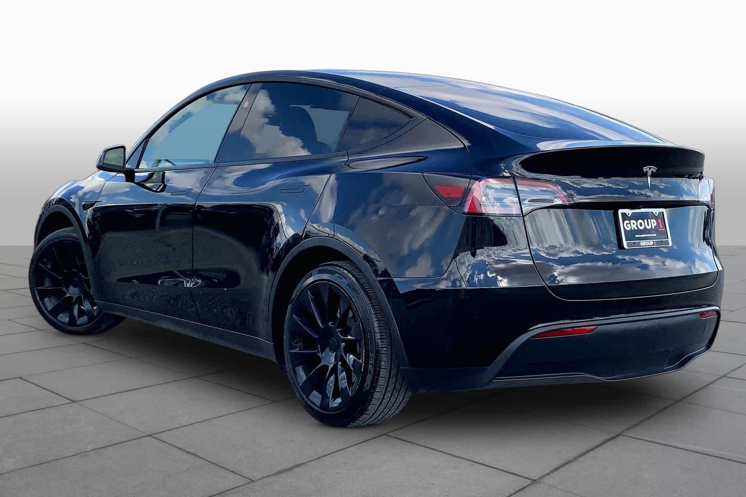 2024 Tesla Model Y photo 11 of 31