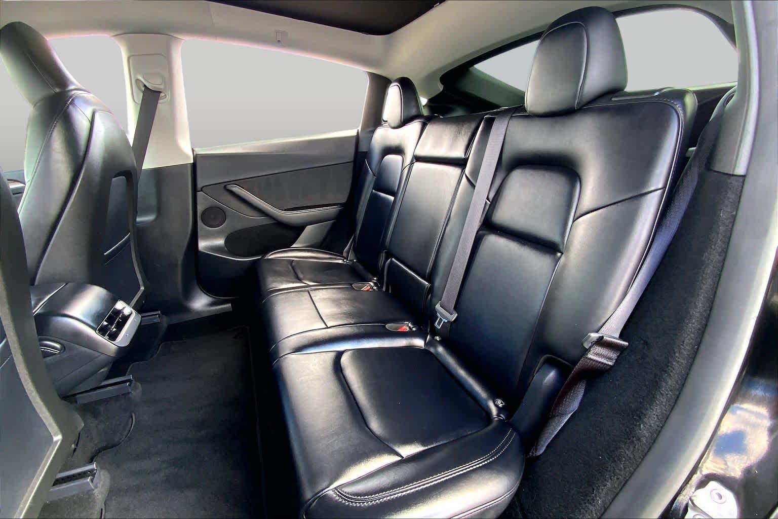 2024 Tesla Model Y photo 19 of 31
