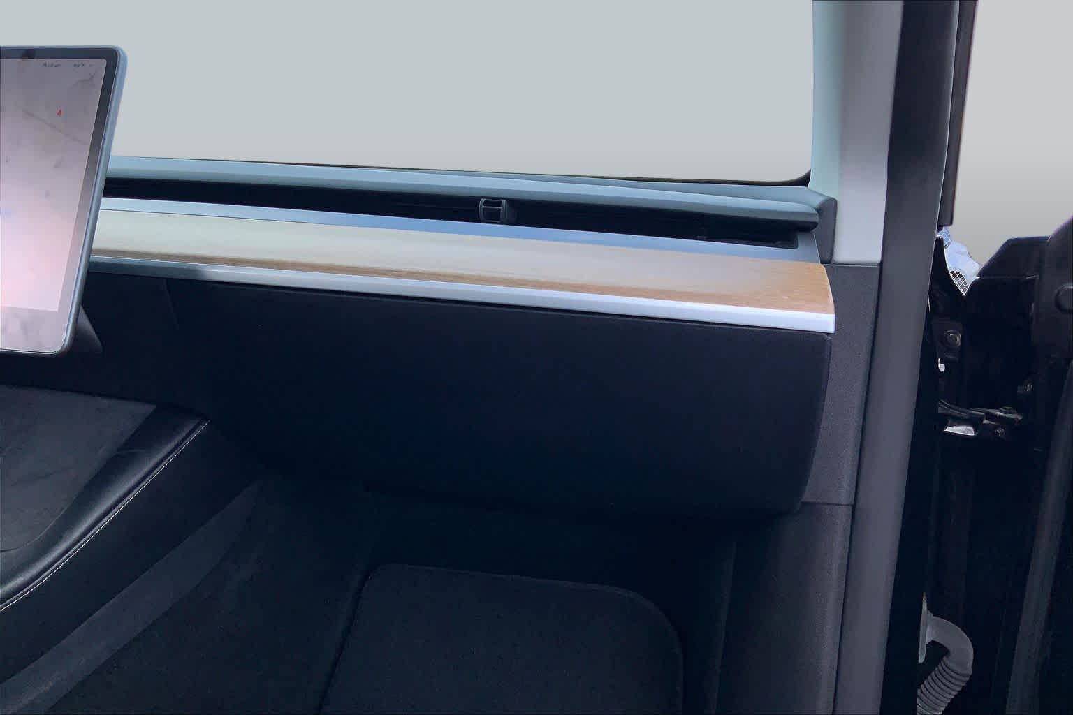 2024 Tesla Model Y photo 17 of 31
