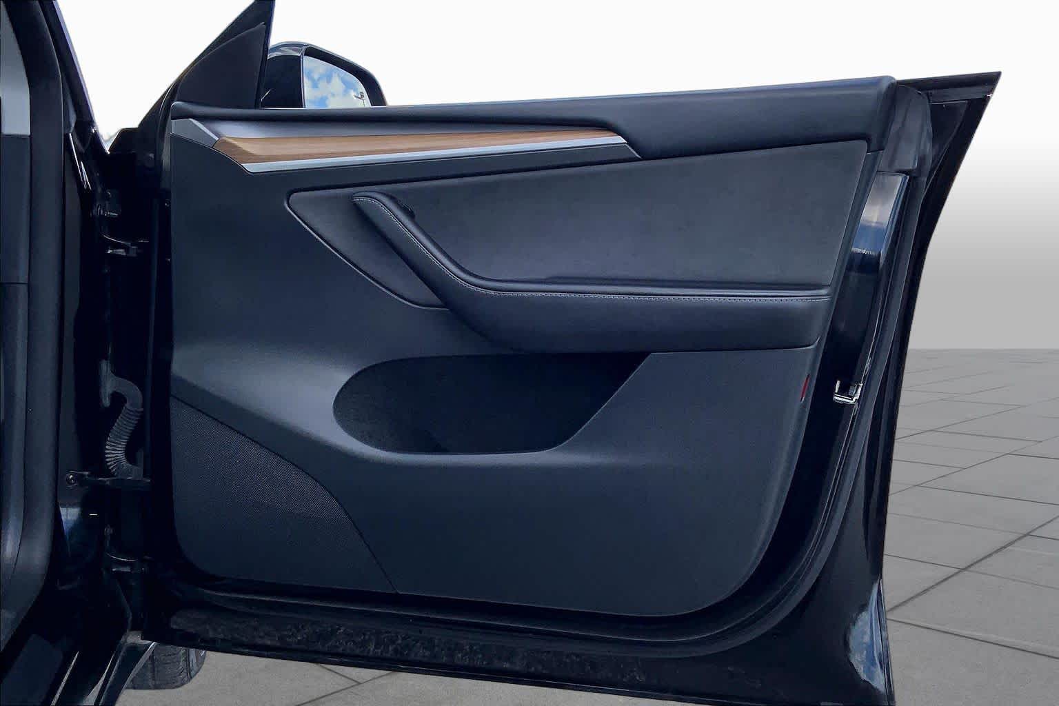 2024 Tesla Model Y photo 21 of 31